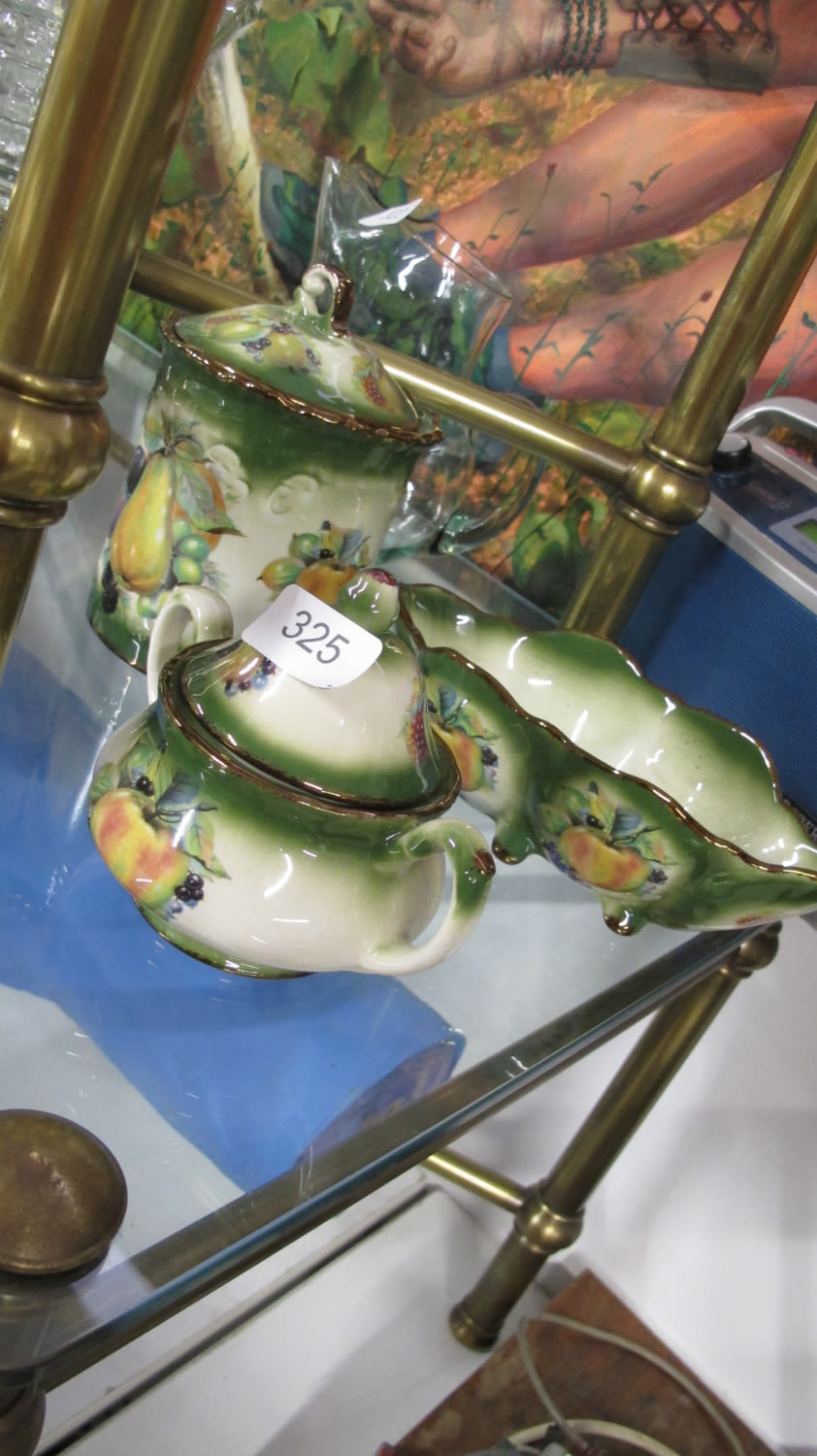 Lot 325: Ceramics