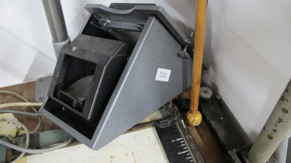 Lot 333: Optic projector head