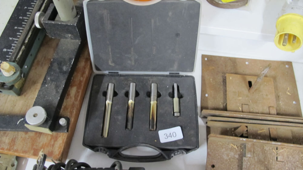 Lot 340: set pf router bits