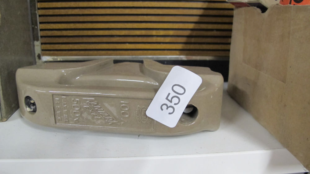 Lot 350: 500v 100A fuse holder