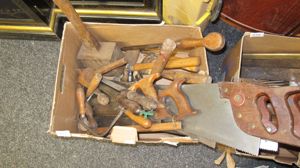 Lot 417: A box of vintage carpenters tools