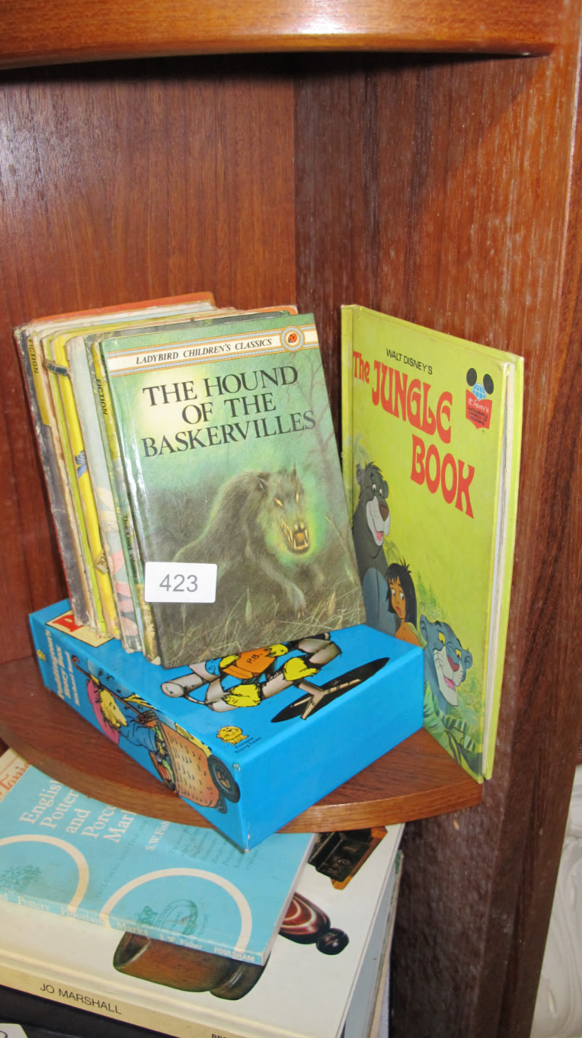 Lot 423: A quantity of childrens Ladybird books