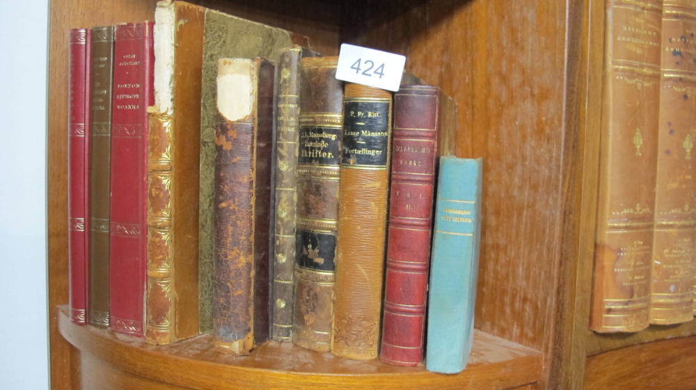 Lot 424: A quantity of books