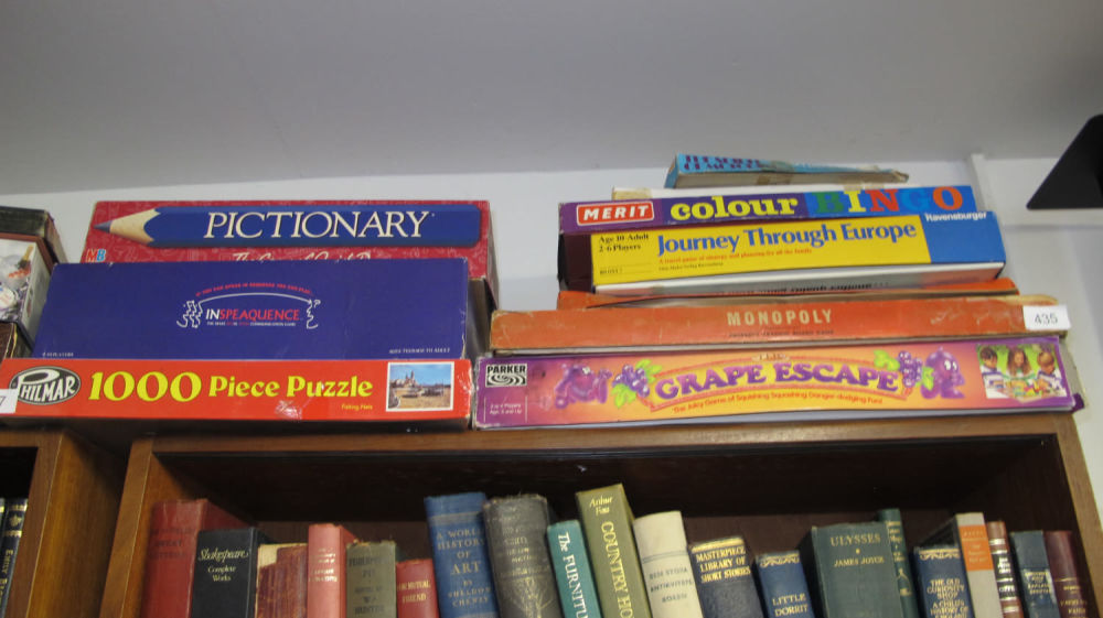 Lot 427: A quantity of games