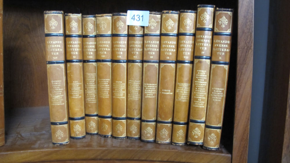 Lot 431: A quantity of books