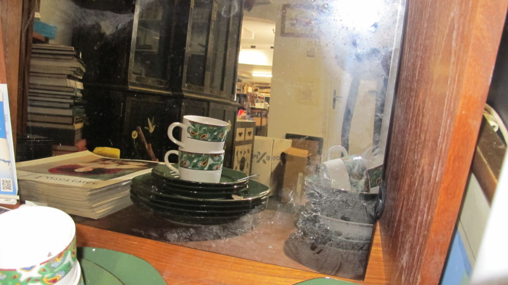 Lot 440: brand new Iglu bathroom mirror television with instructions...
