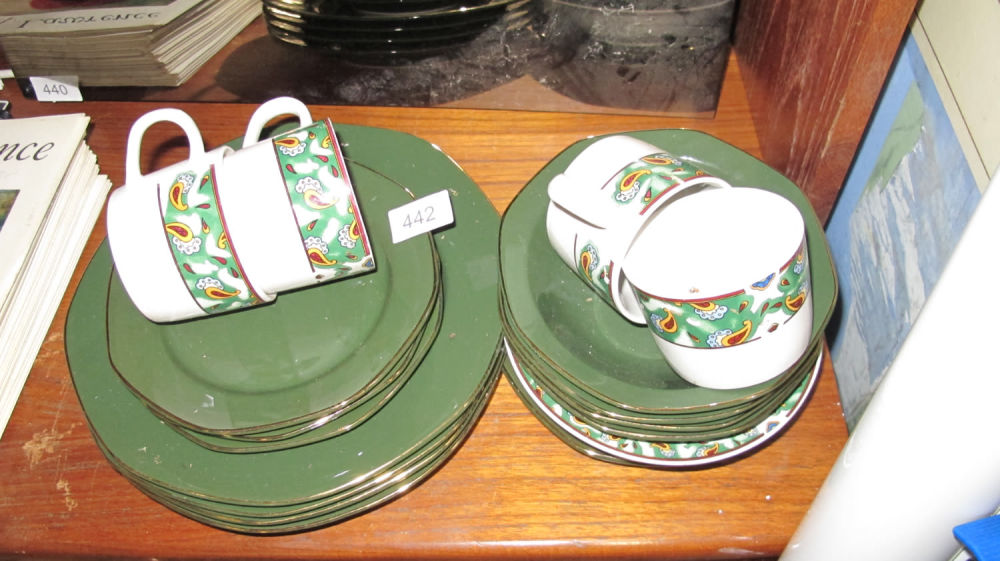 Lot 442: Vintage crockery