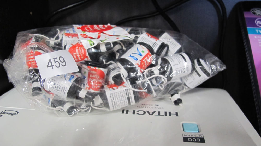 Lot 459: Party poppers