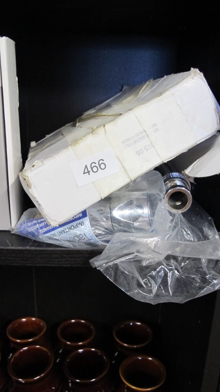 Lot 466: tap fittings