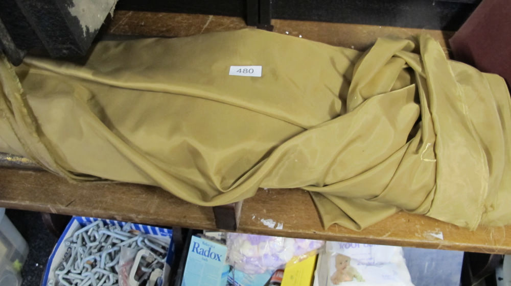 Lot 480: Roll of fabric