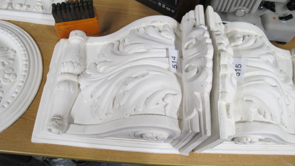 Lot 514: Large decorative plaster corbel moulding