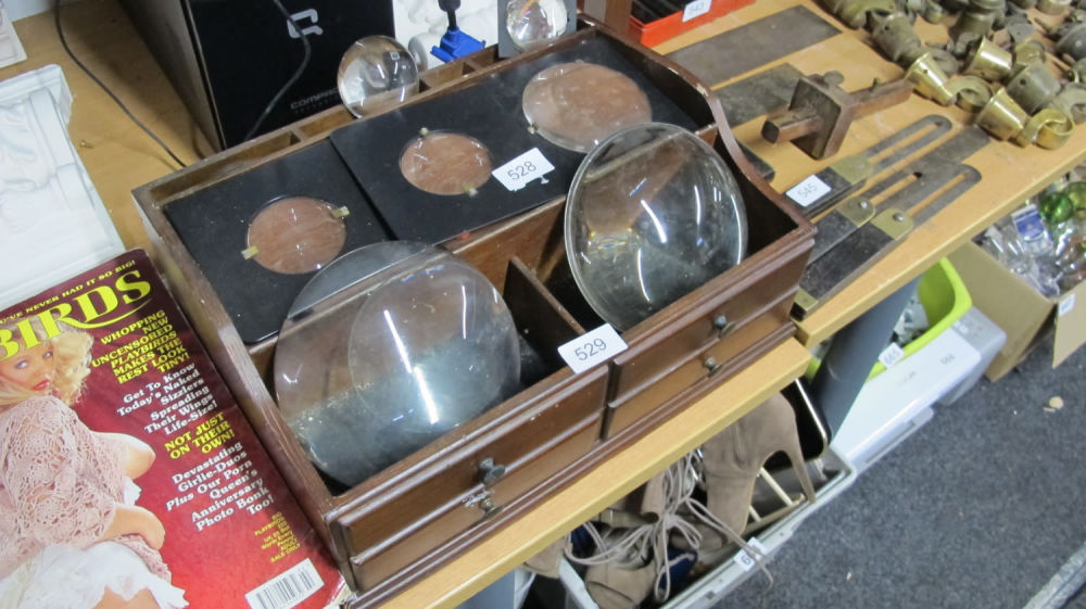 Lot 529: Desk tidy