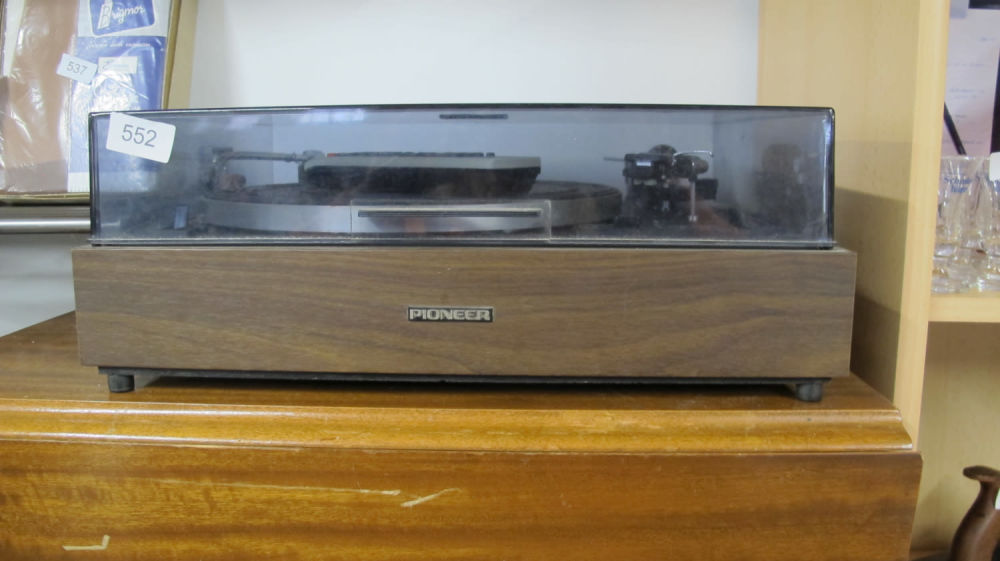Lot 552: Pioneer turntable model PL120