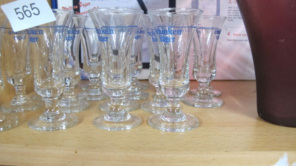 Lot 565: Schooner glasses