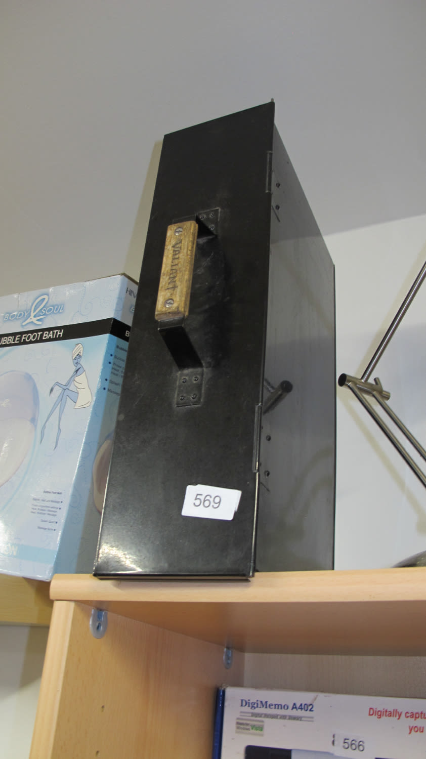 Lot 569: Metal ash case