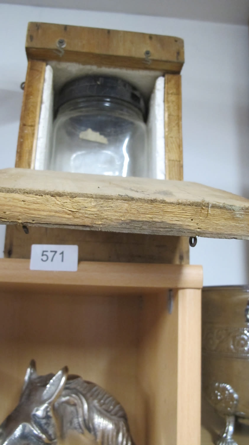 Lot 571: Jar in an insulated wooden box