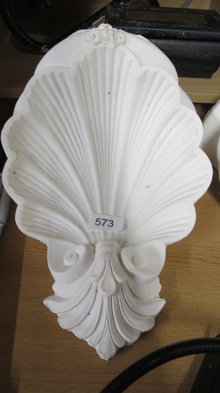 Lot 573: Decorative large plaster corbel shell moulding