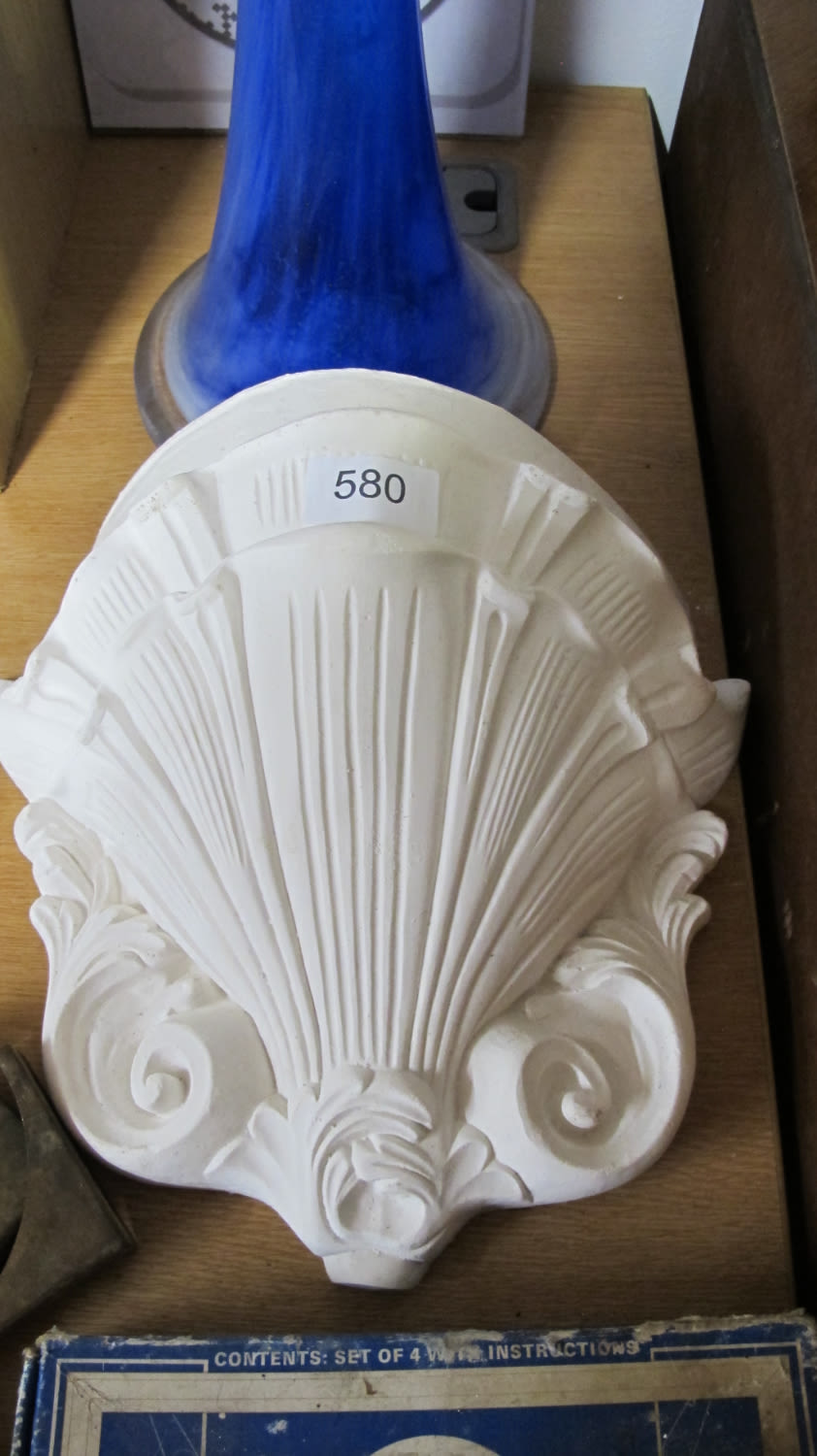 Lot 580: Decorative large plaster shell corbel moulding