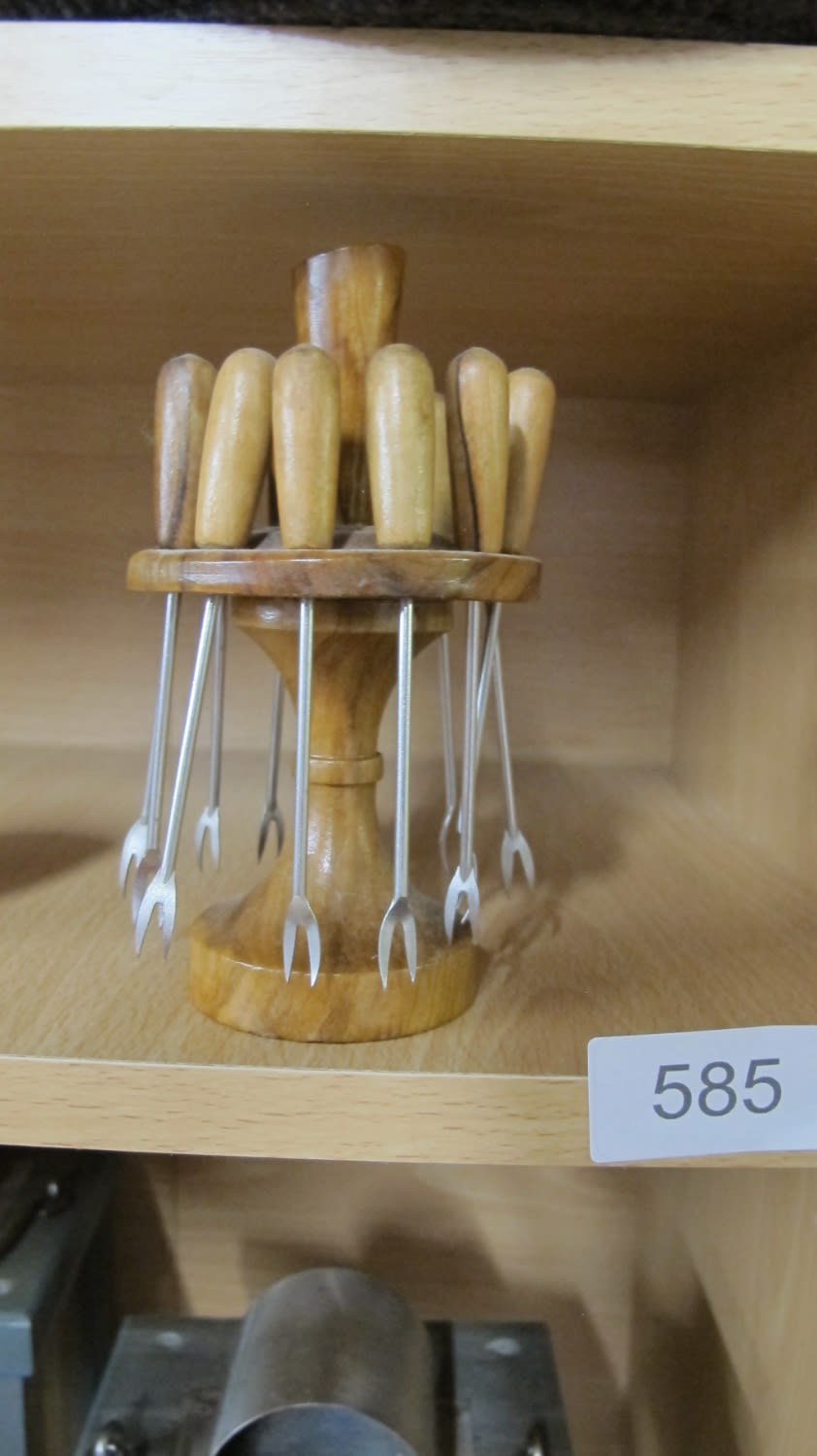 Lot 585: Olive forks