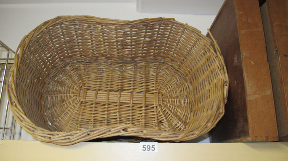 Lot 595: Wicker basket