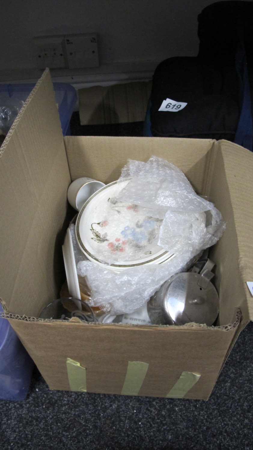 Lot 618: Box of misc.
