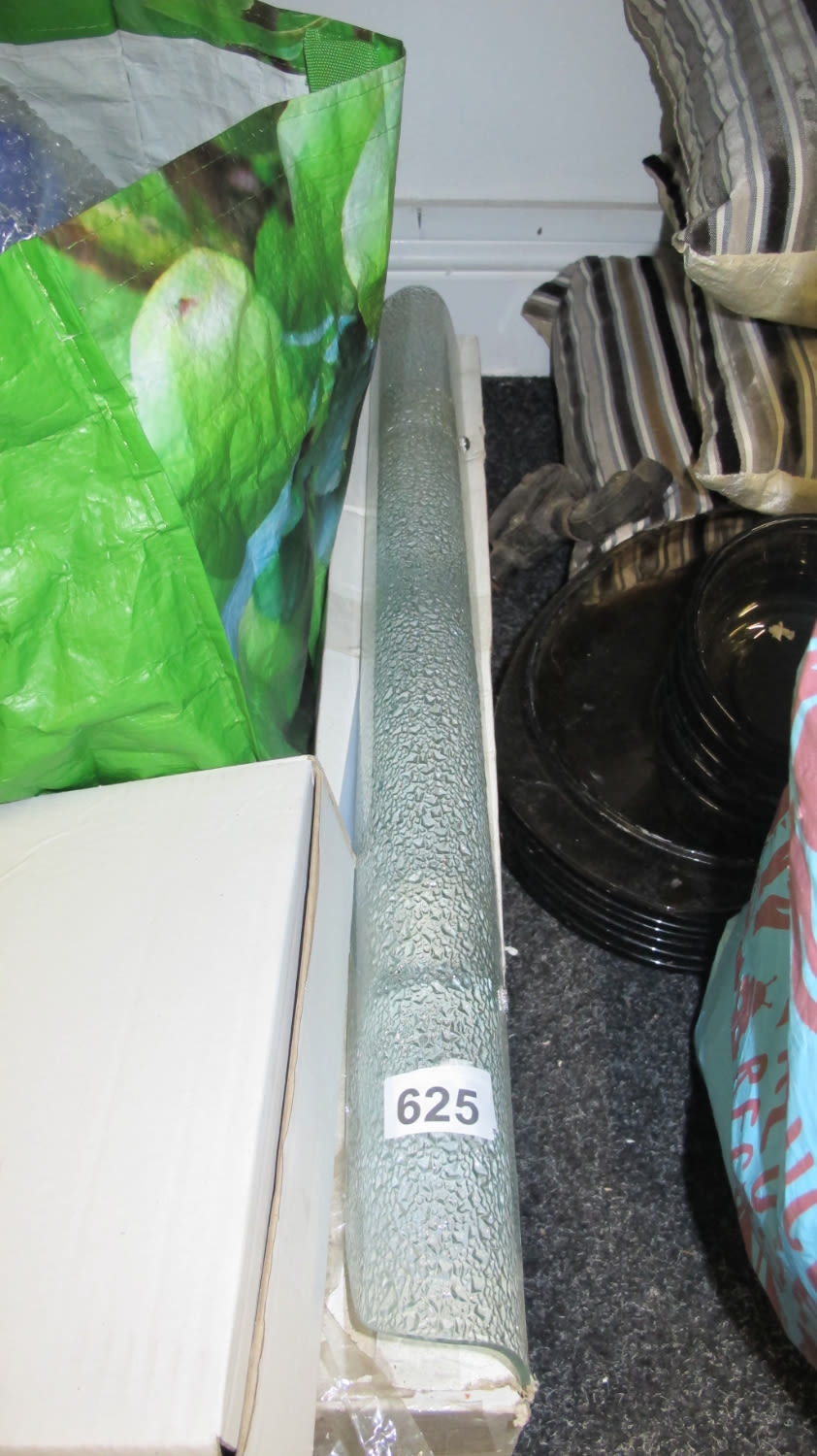 Lot 625: Bathroom over-mirror light