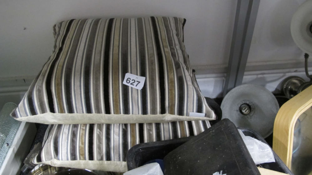 Lot 627: Cushions