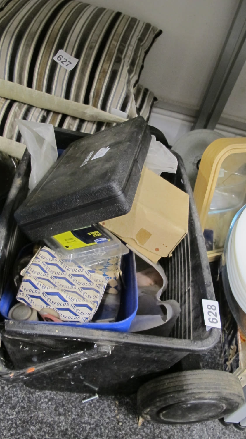 Lot 628: Box of misc.