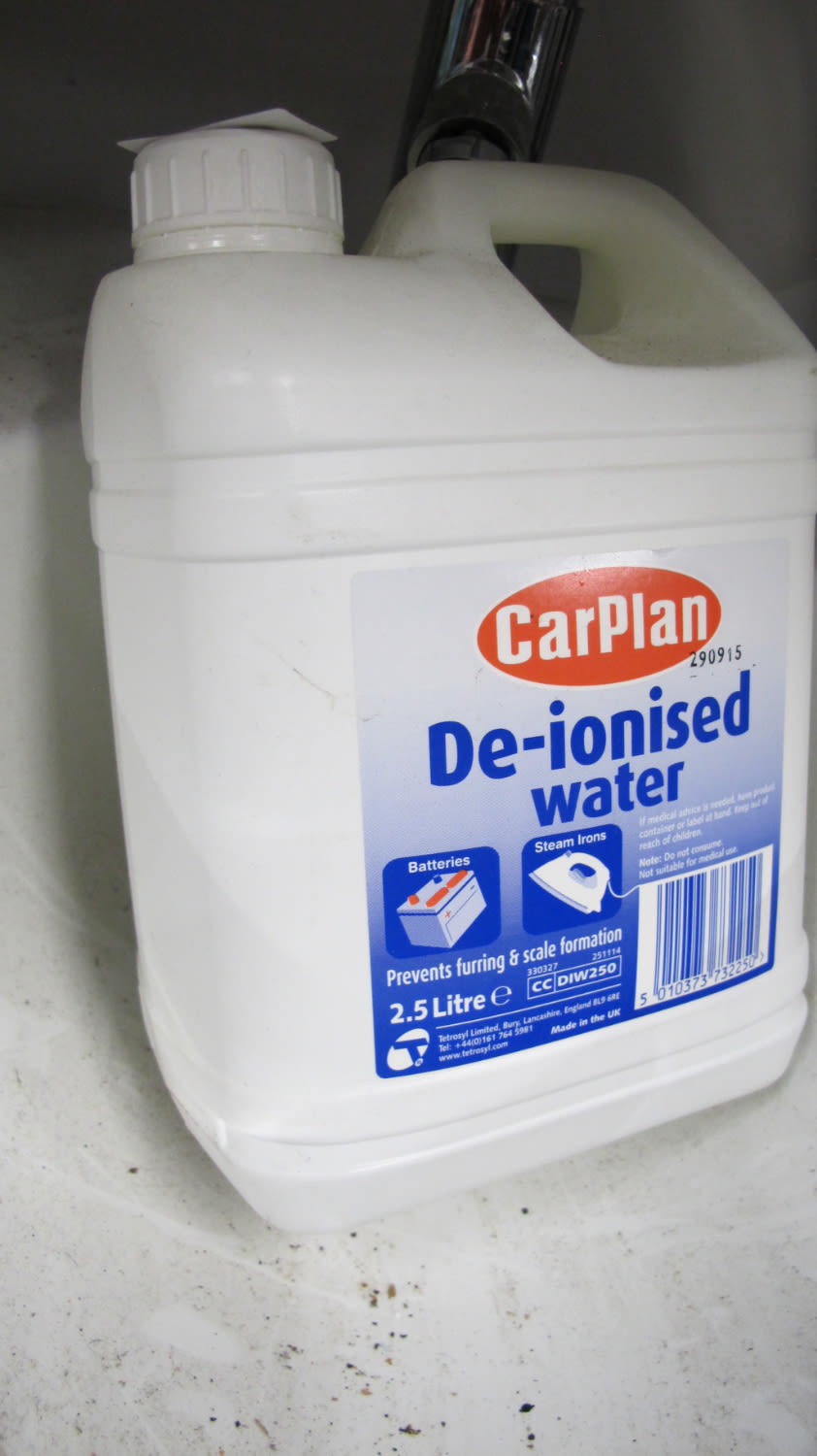 Lot 633: De-ionised water