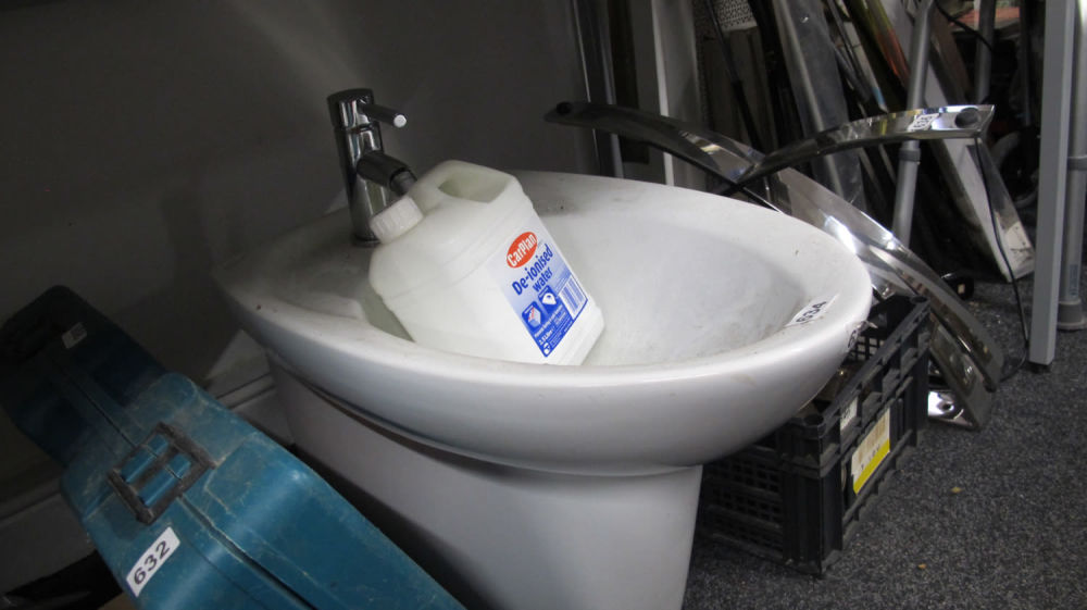 Lot 634: A bidet