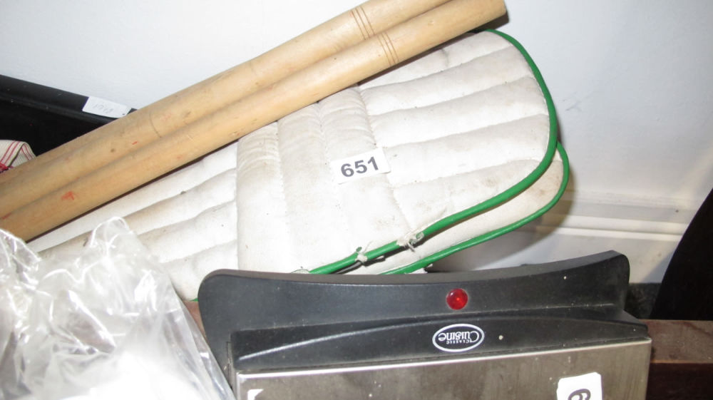 Lot 651: Cricket equipment