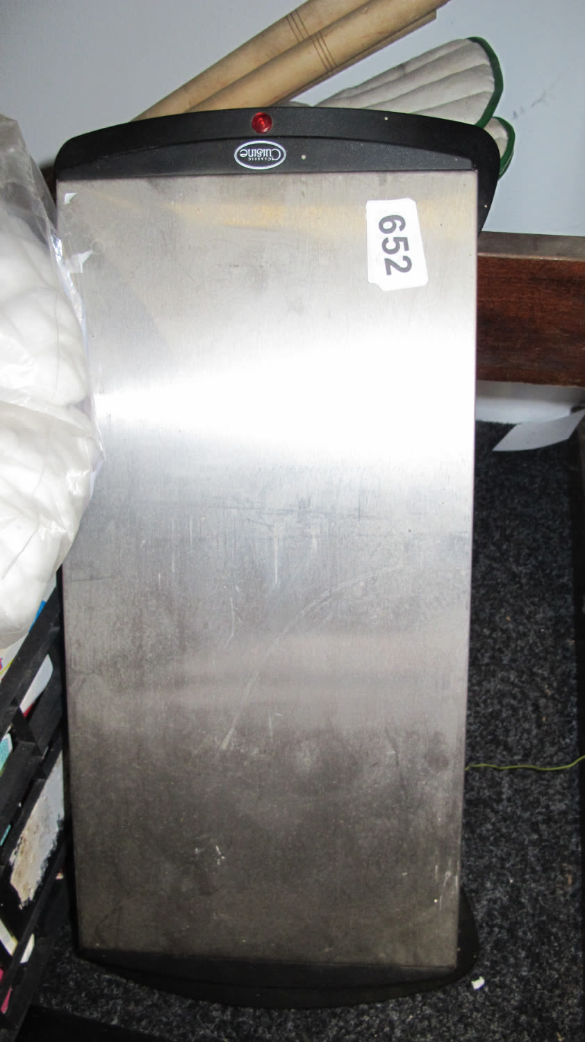 Lot 652: A hotplate