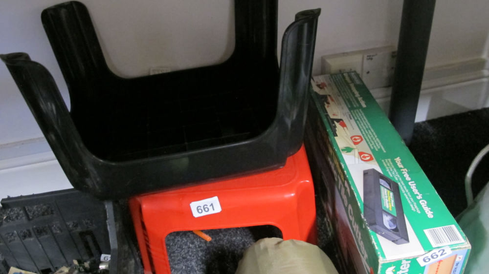 Lot 661: 2 small steps