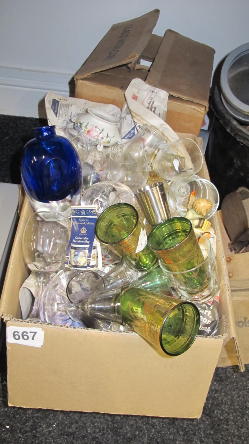 Lot 667: Box of misc