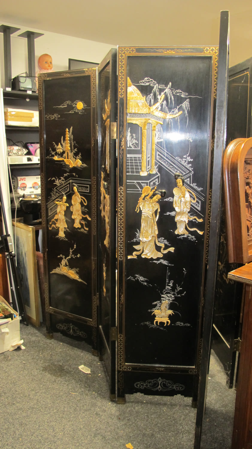 Lot 724: Beautiful Chinese folding room divider screen