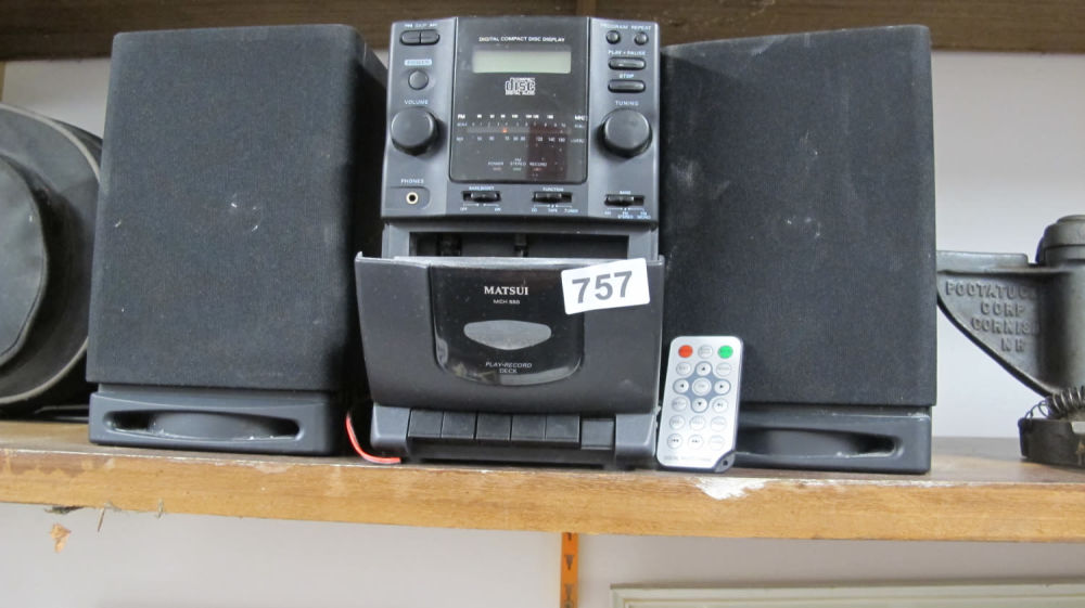 Lot 757: Matsui mini hifi system