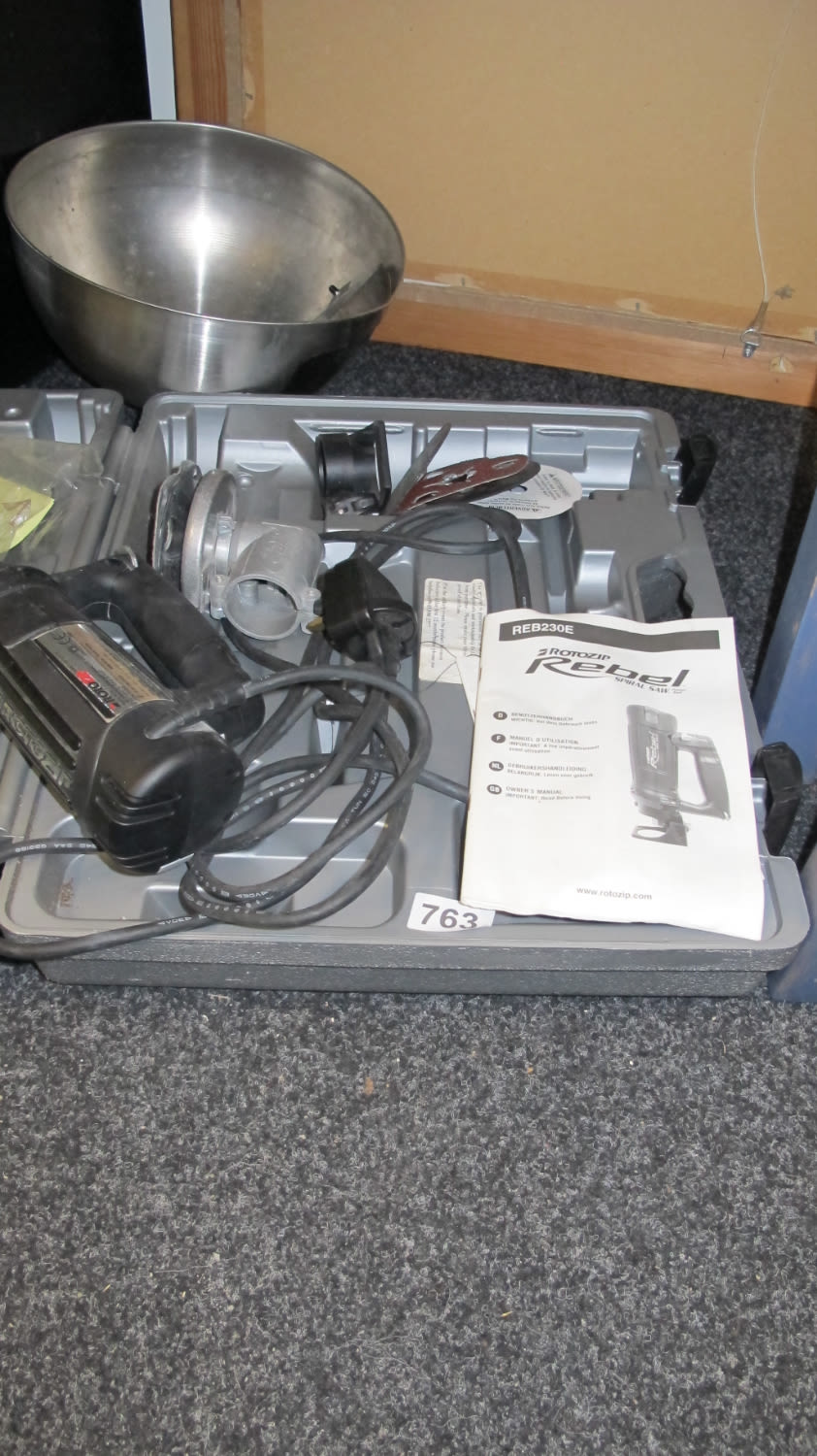 Lot 763: Rebel multi-tool