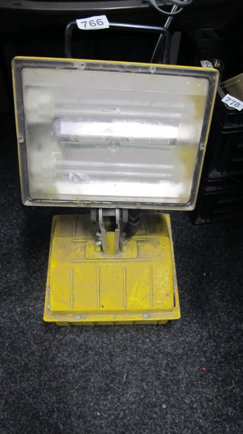 Lot 766: portable battery operated Site flood light in GWO....