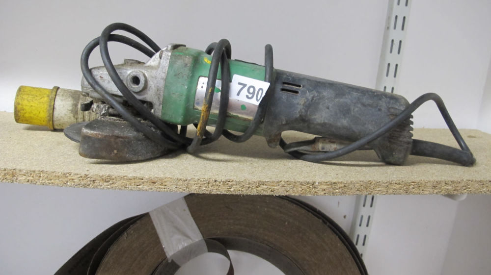 Lot 790: Angle grinder