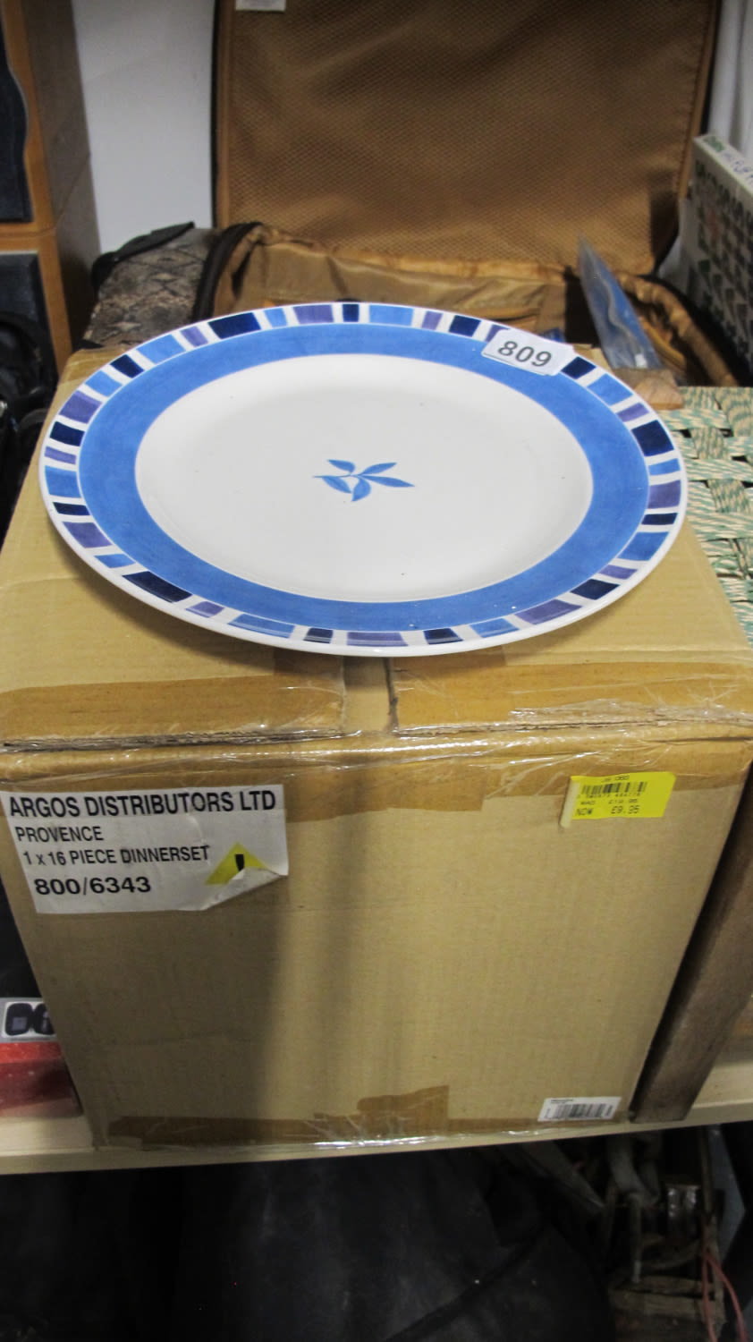 Lot 809: Dinner service