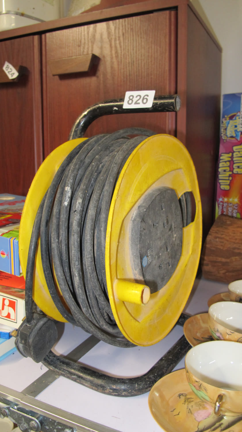 Lot 826: Extension reel