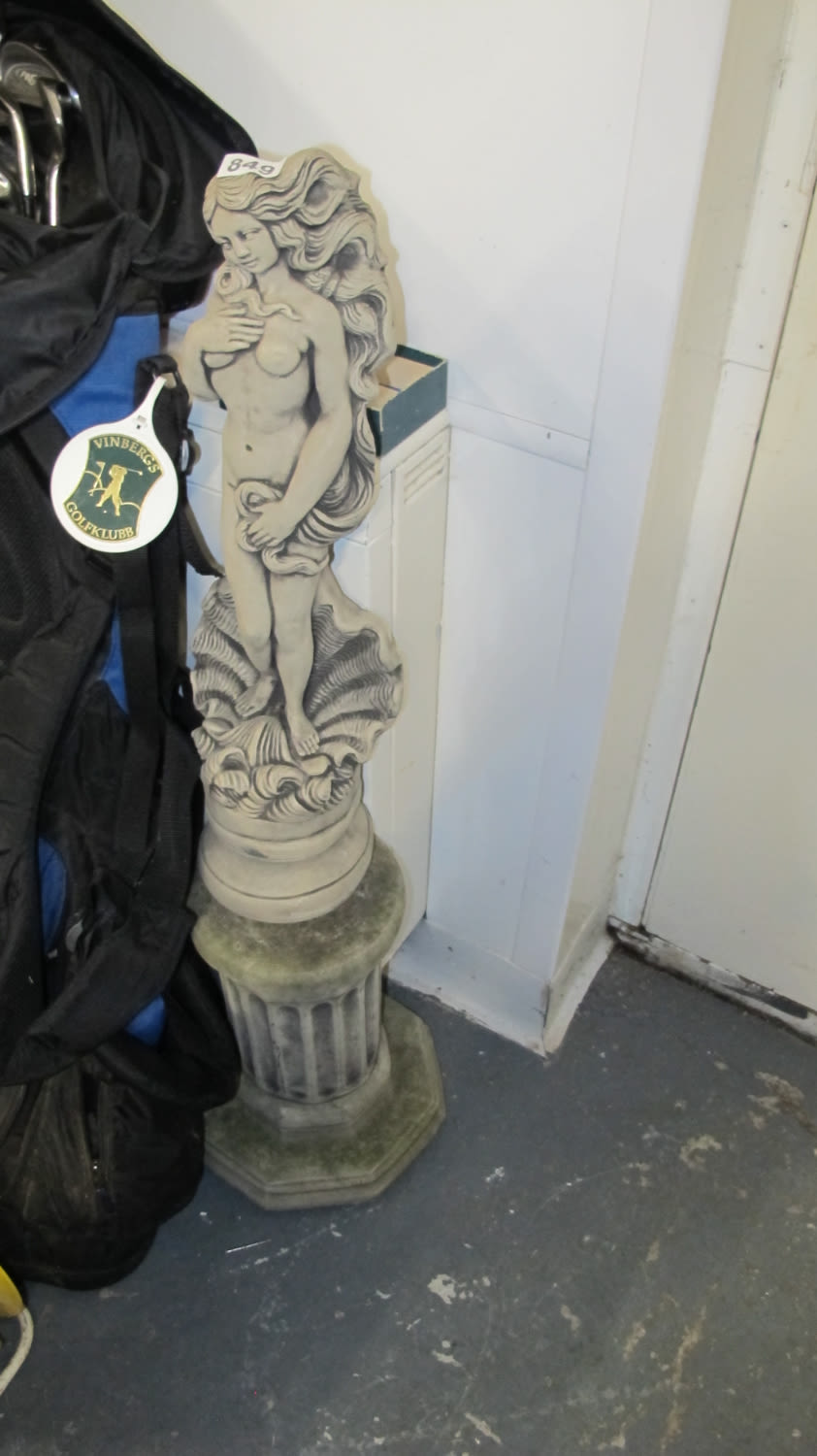 Lot 849: Statue