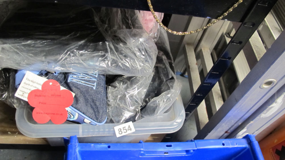 Lot 854: A box of misc.