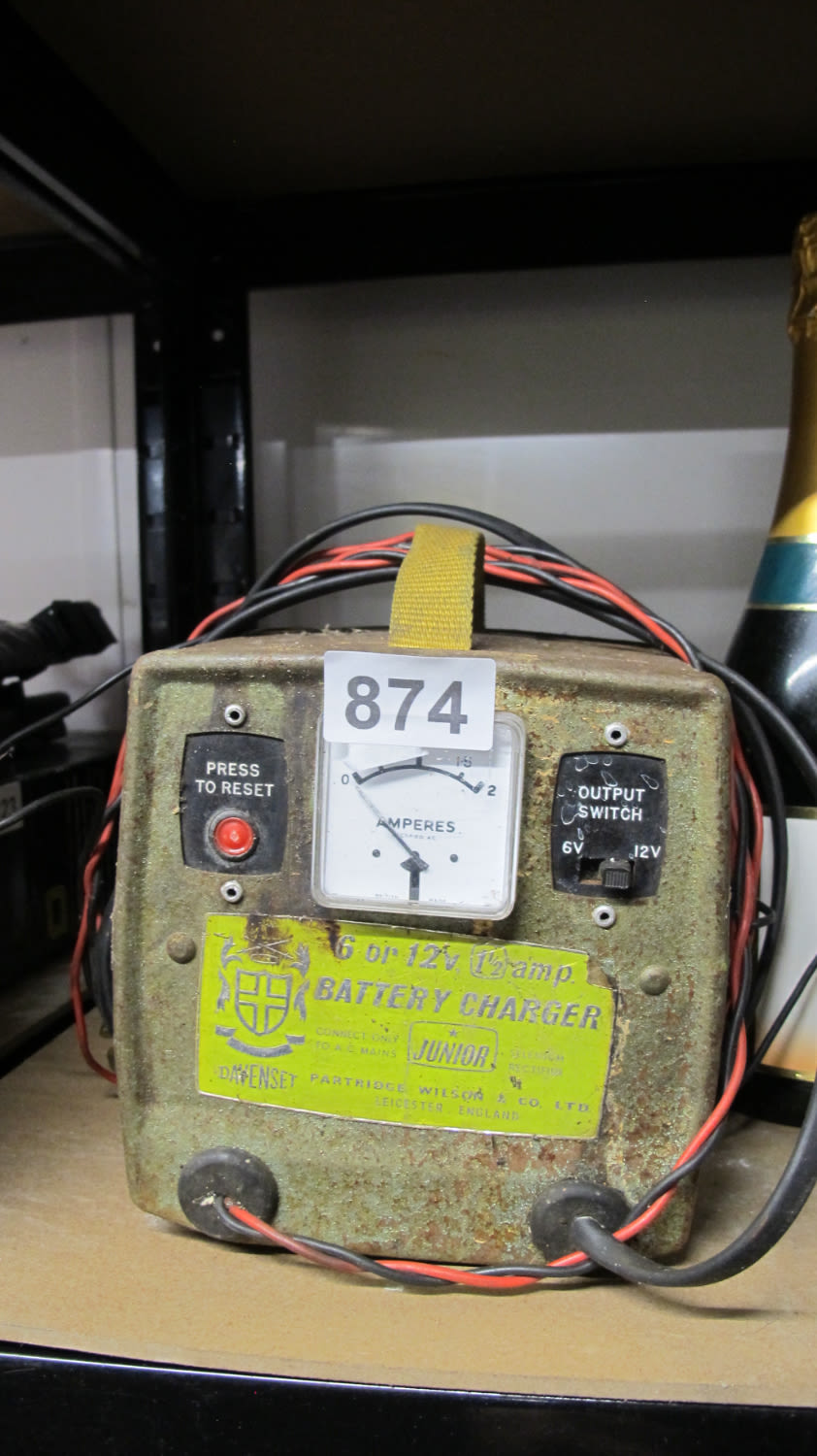 Lot 874: Battery charger