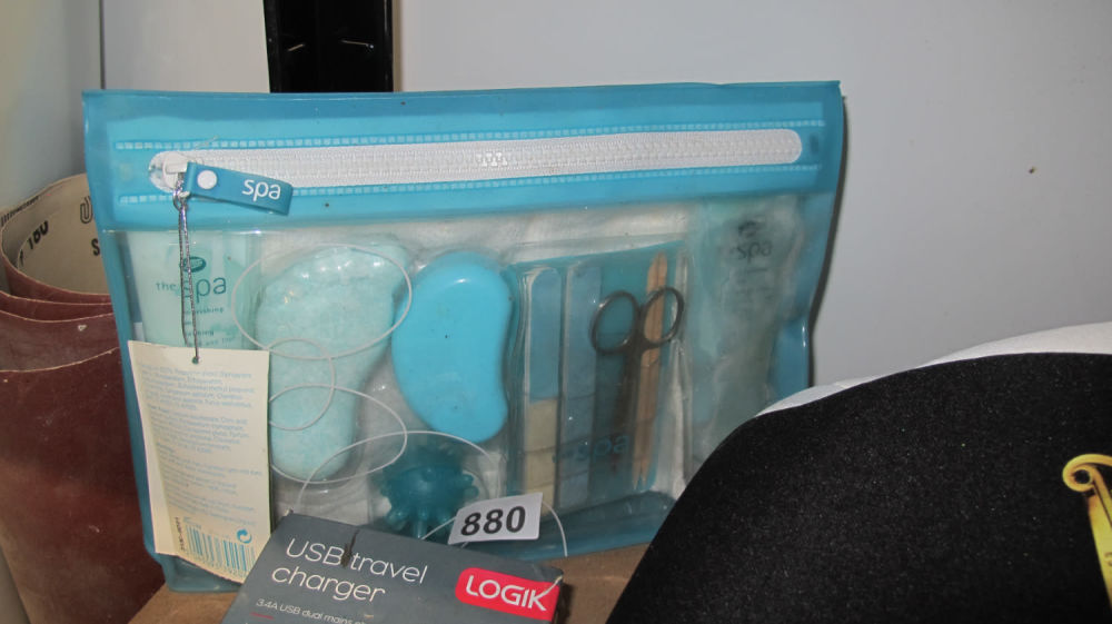 Lot 880: Foot spa kit