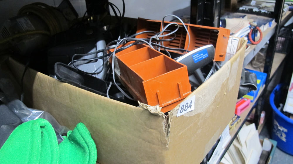 Lot 884: A box of misc.