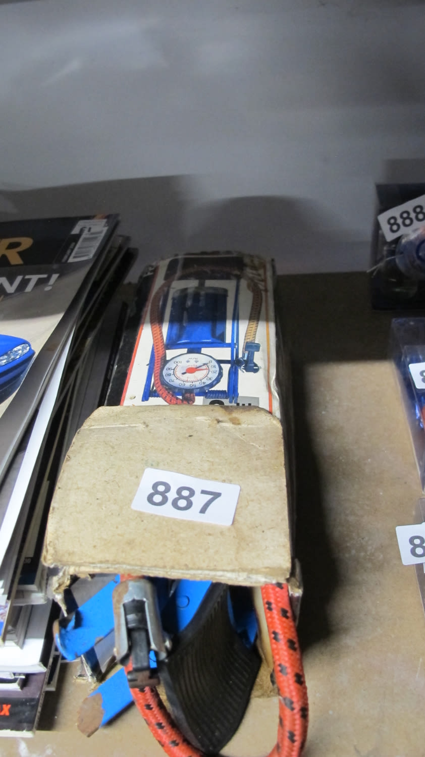 Lot 887: Foot pump