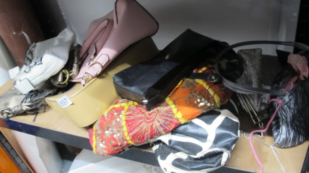 Lot 897: A quantity of bags