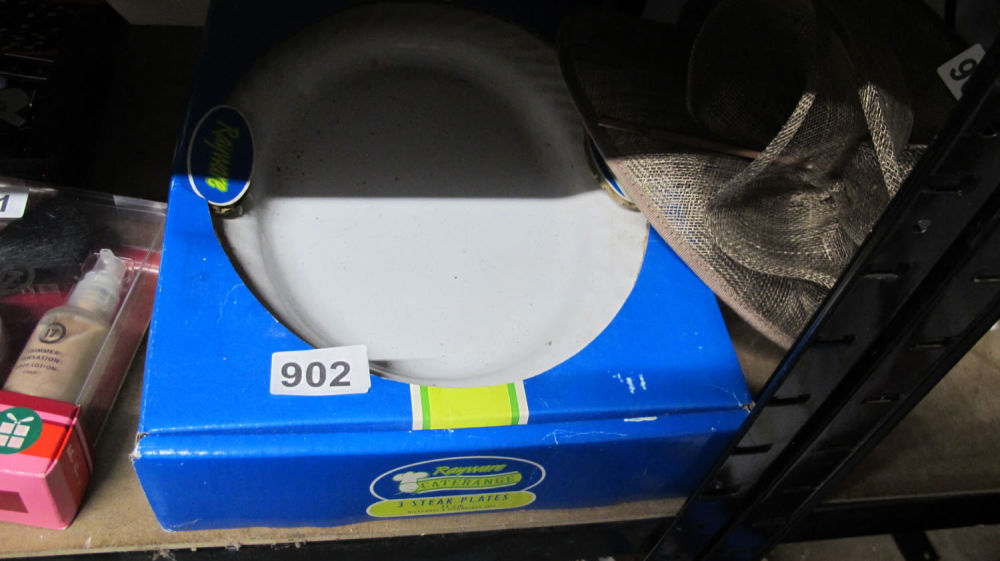Lot 902: Steak plates