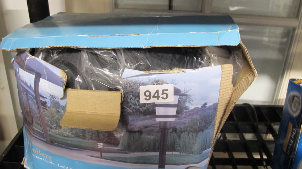 Lot 945: Solar lights